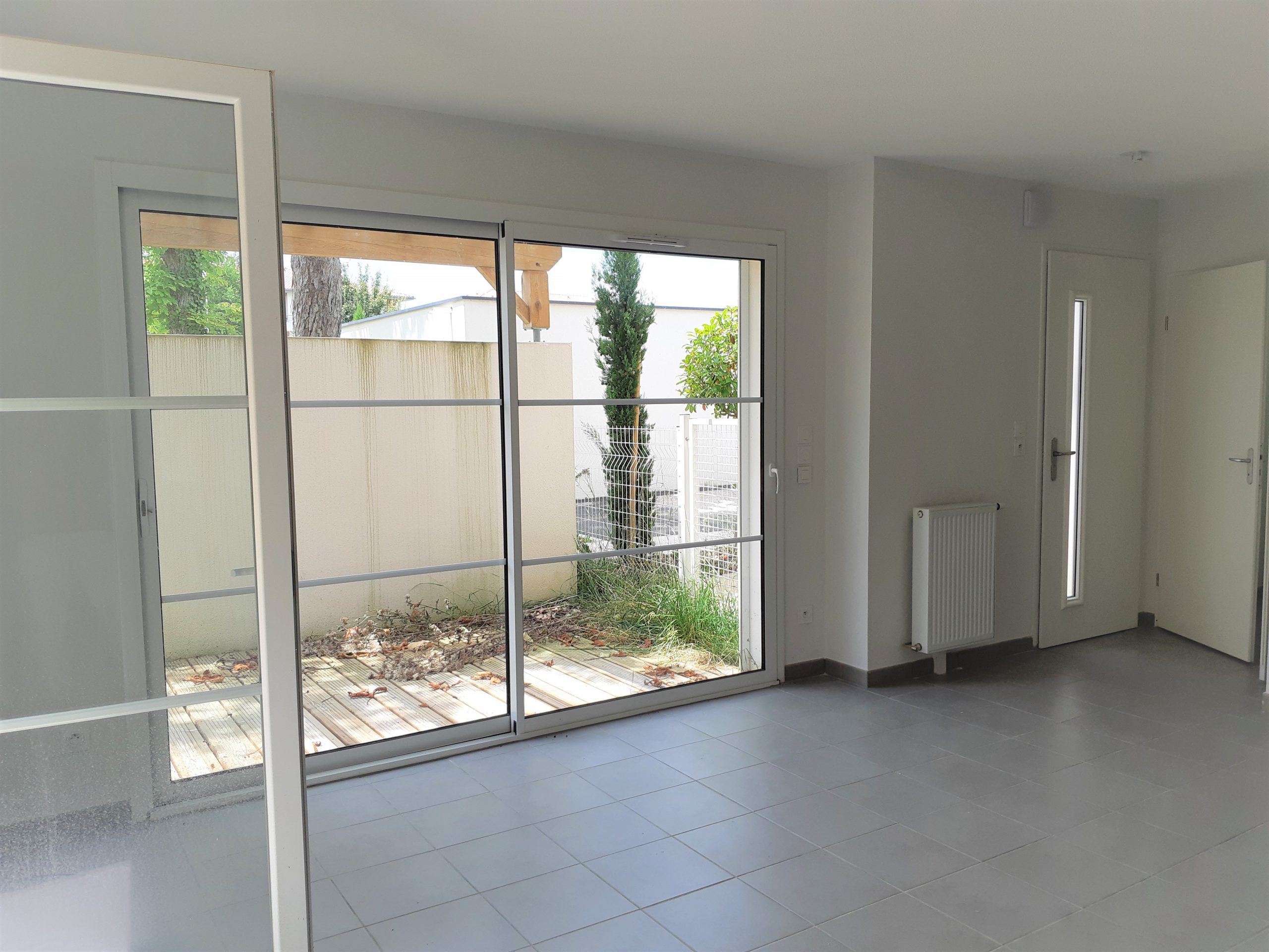 B6 Séjour et porte d'entrée