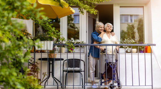 Femmes sur leur balcon