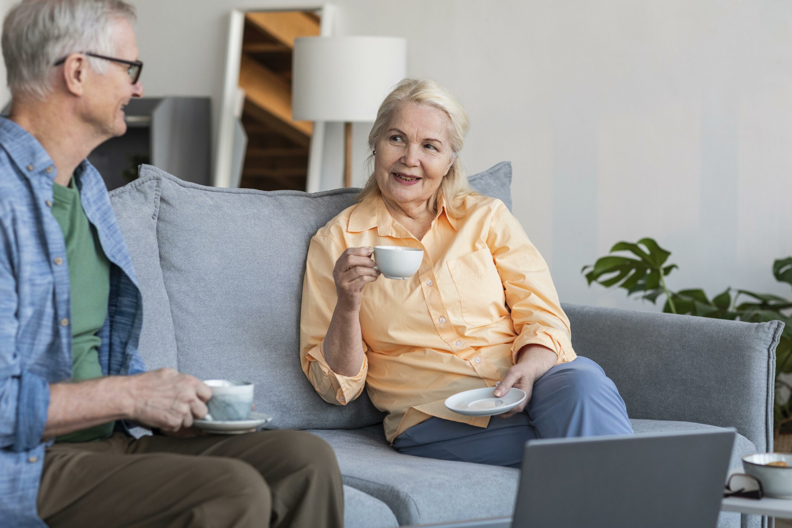 close-up-retired-couple-together-scaled